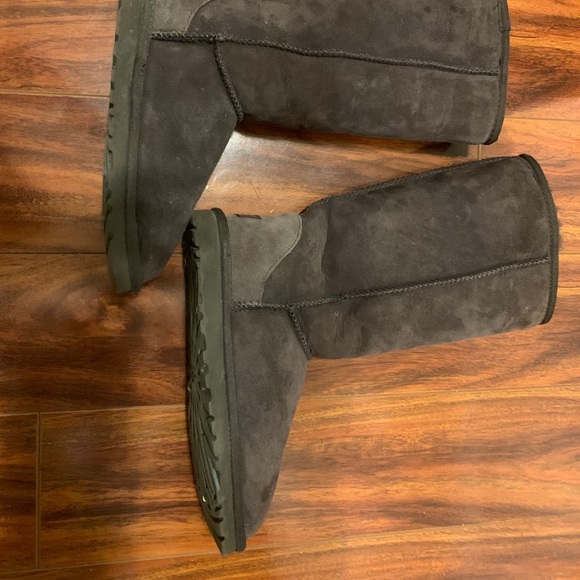 UGG boots!!! - Picture 4 of 5